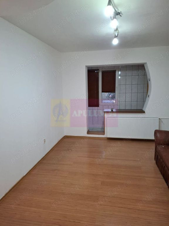 Vanzare apartament cu 3 camere in zona Dristor-Rm. Sarat