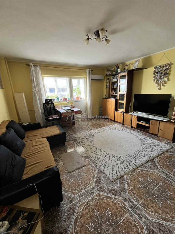 Unirii - apartament 3 camere spatioase - decomandat