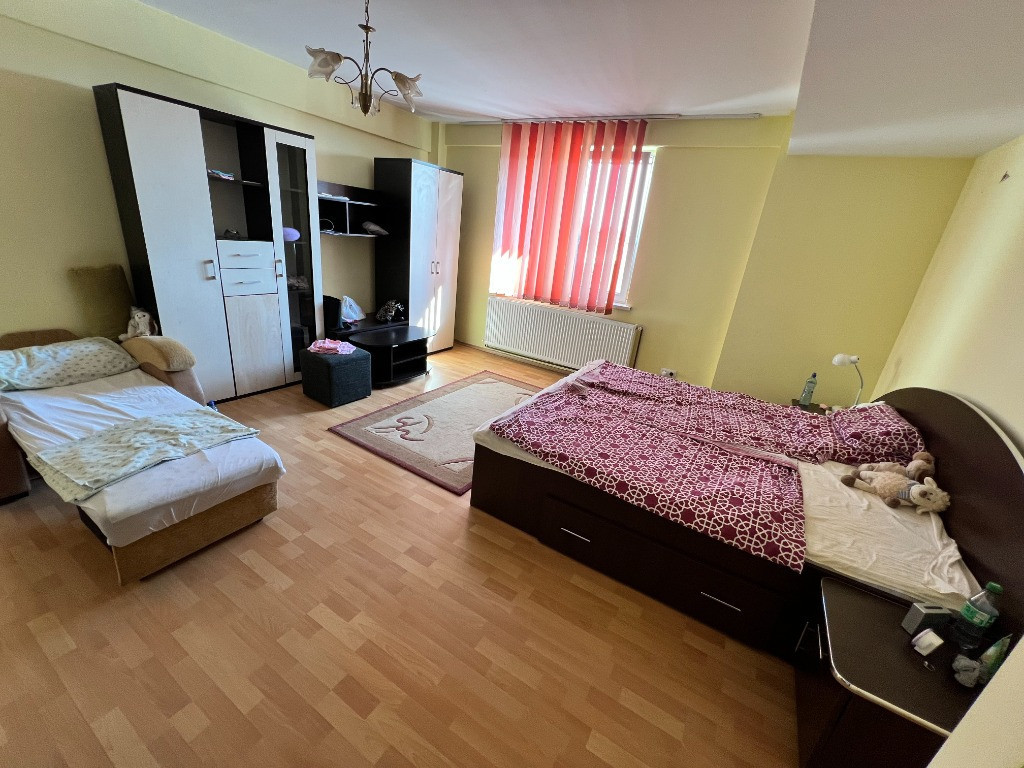 INCHIRIEZ apartament 1 camera spatios, zona Terezian