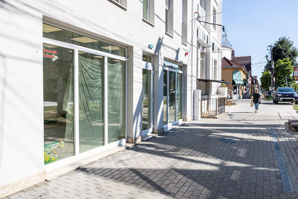 De închiriat spațiu comercial – Calea Victoriei, Arad...