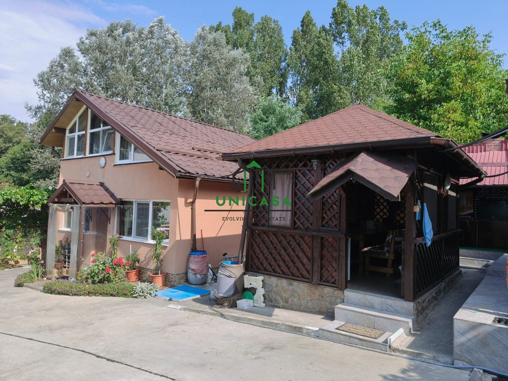 Casa 3 camere / VLadesti