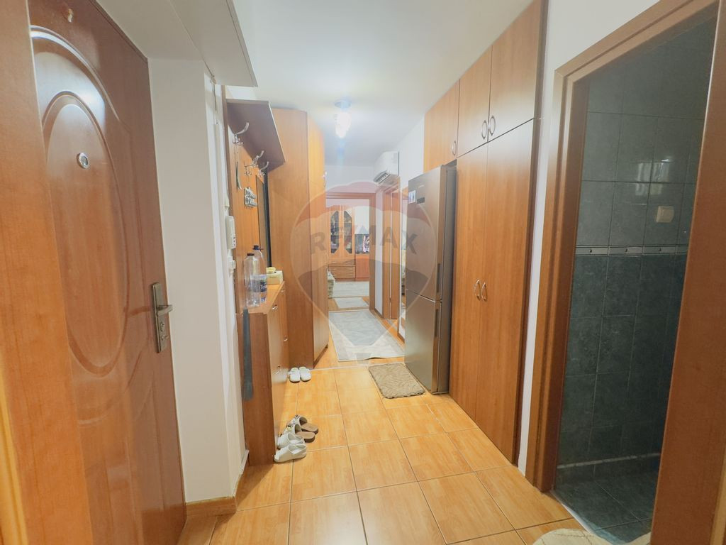 Apartament 3 camere Cantemir/loc de parcare