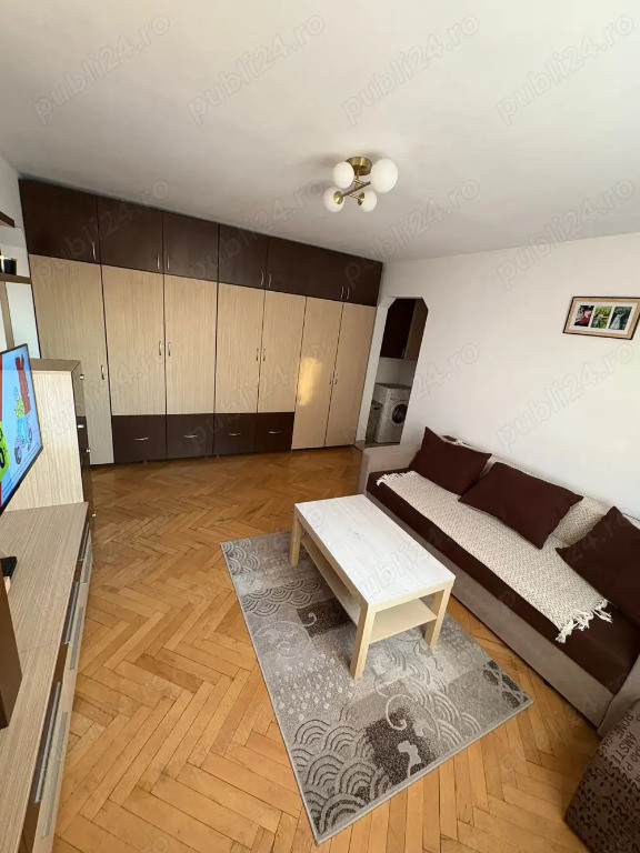 Apartament de 2 camere zona Florilor