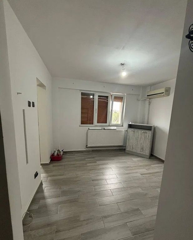 Garsoniera decomandata Constantin Brancoveanu / Nitu Vasile