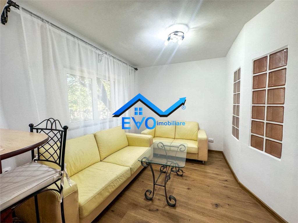 Apartament cu 2 camere, etajul 1, geam la baie, zona Statia