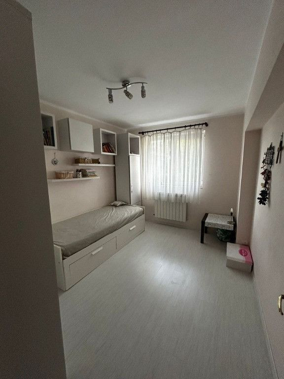 De inchiriat 3 cam Micro 13,et 2,mobilat si utilat