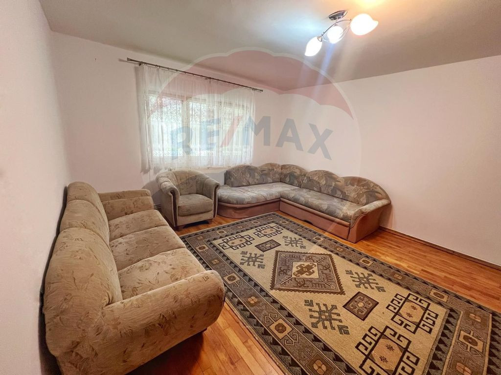 Apartament cu 3 camere de închiriat în zona Traian