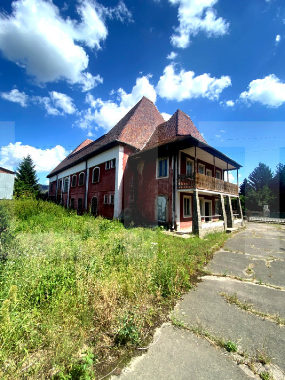 Clădire mixtă cu teren și hală – vad comercial DN11, O