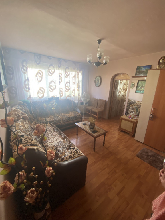 Apartament de 77mp , 3 camere decomandat et.2/4 langa Biser