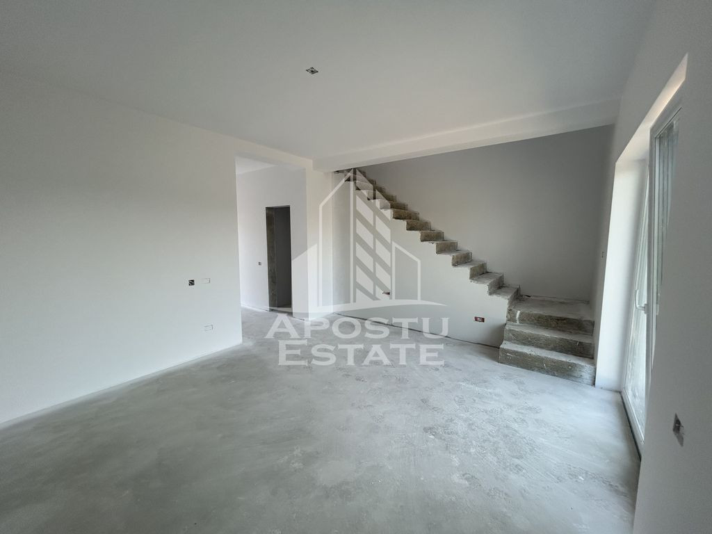 Vand apartament in triplex P+E+M, proiect deosebit, la al...