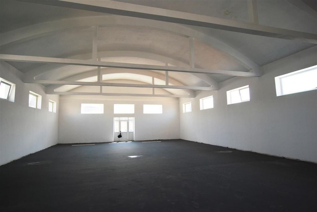 Spatiu: comercial, showroom, productie de inchiriat in Ba...