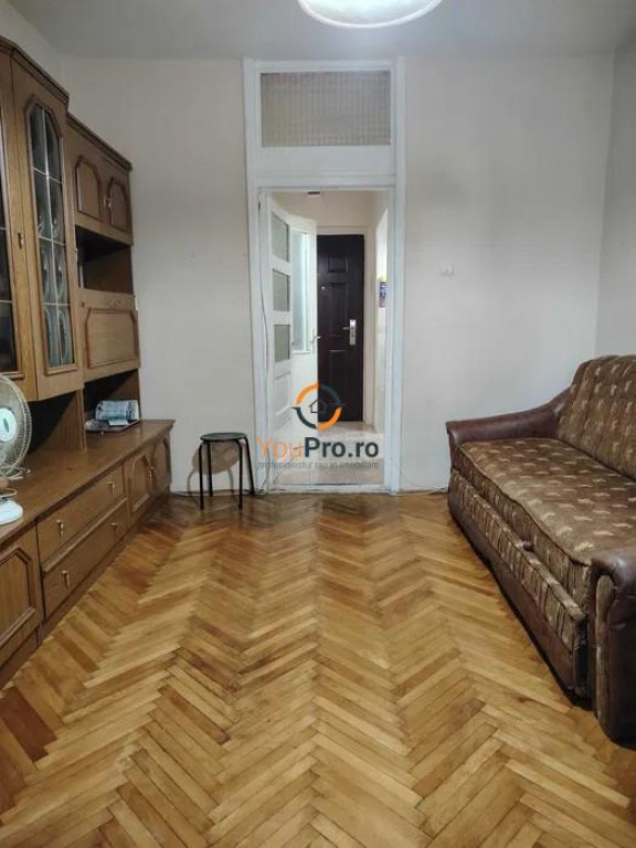 Garsoniera de etaj 1 zona Lipovei