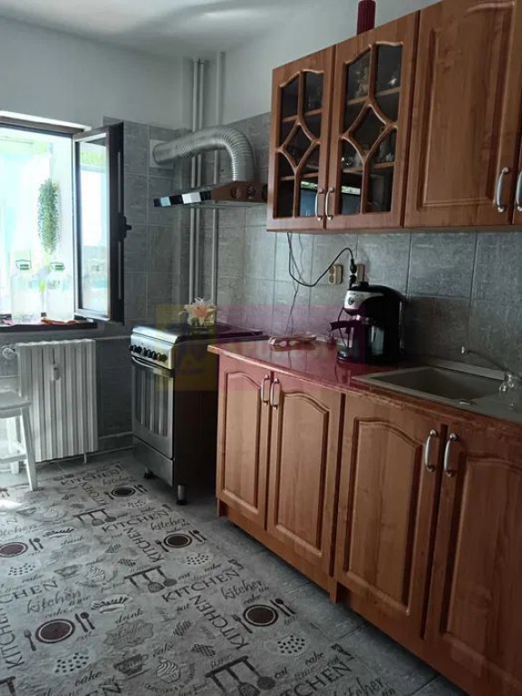 Vanzare apartament cu 3 camere Unirii stradal