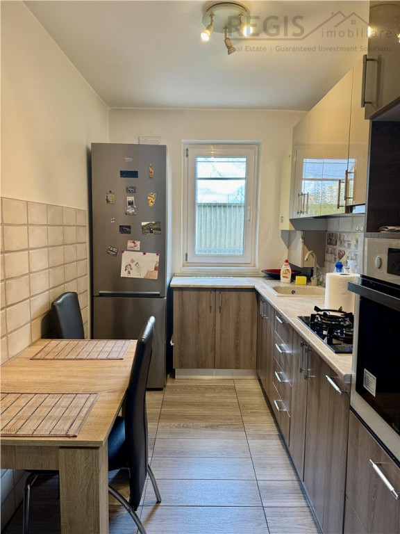 Apartament 3 camere decomandat in Astra