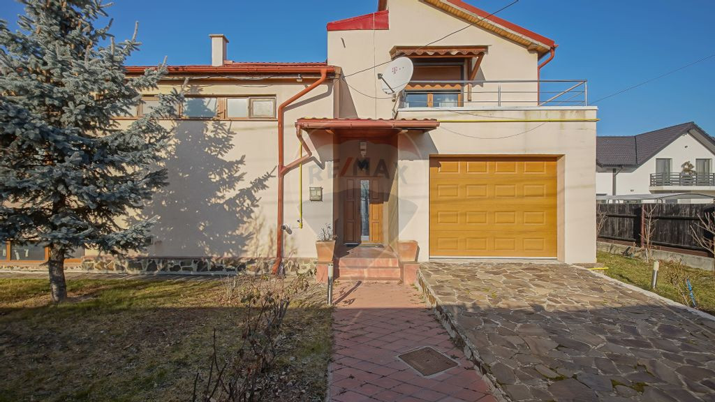 Vila spatioasa in Cristian 6 camere de inchiriat