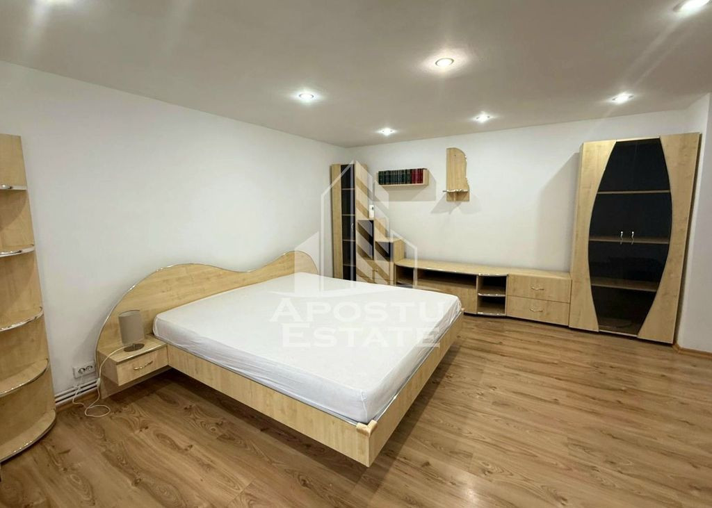 Apartament 3 camere, centrala proprie, zona Bucovina