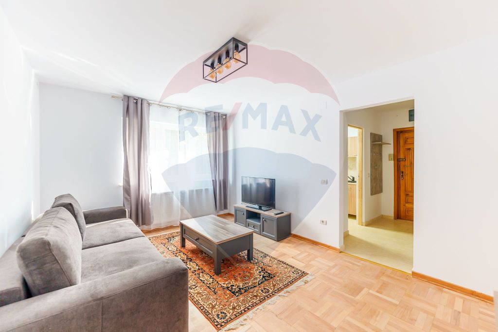 Apartament de închiriat cu 3 camere - zonă ultracentrală