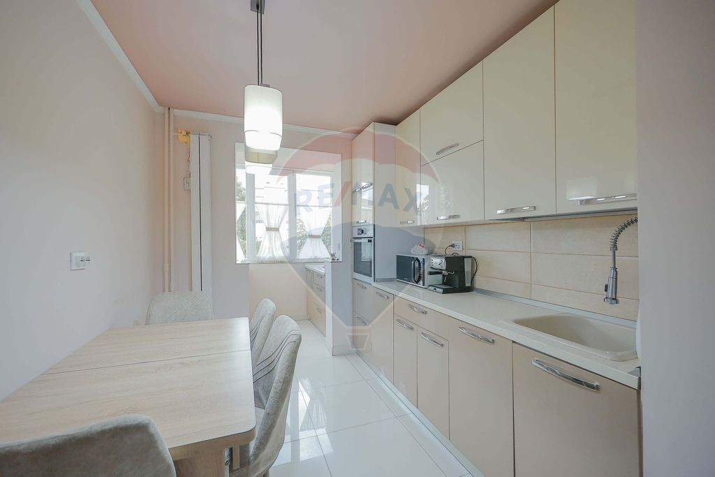 Apartament cu 3 camere de vânzare în zona Dacia