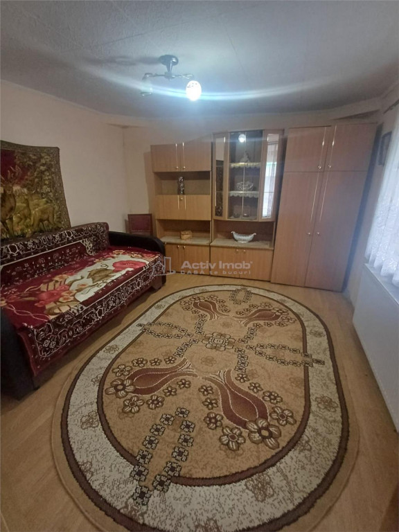 Cas#259; tradi#539;ional#259; cu 3 corpuri, curte #537;i gr#