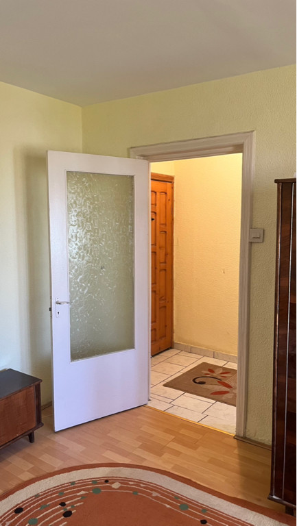 Închiriez garsonieră Valea Rosie