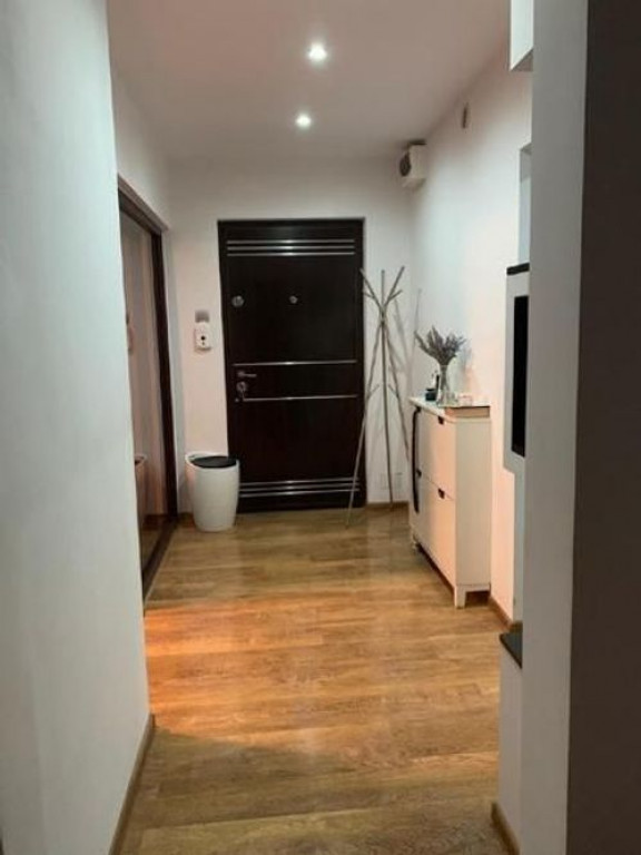 De închiriat apartament mobilat și utilat - 3 camere - ...