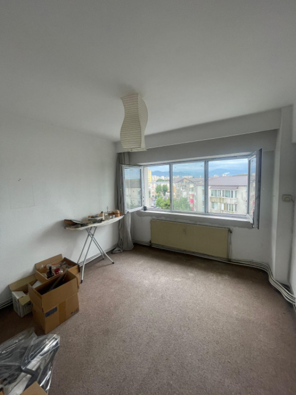 Apartament de 2 camere decomandat, 48 mp construiti, etaj 5,