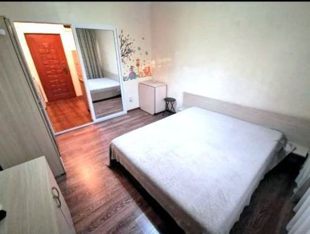 De închiriat garsonieră mobilată și utilată - Zonă ...