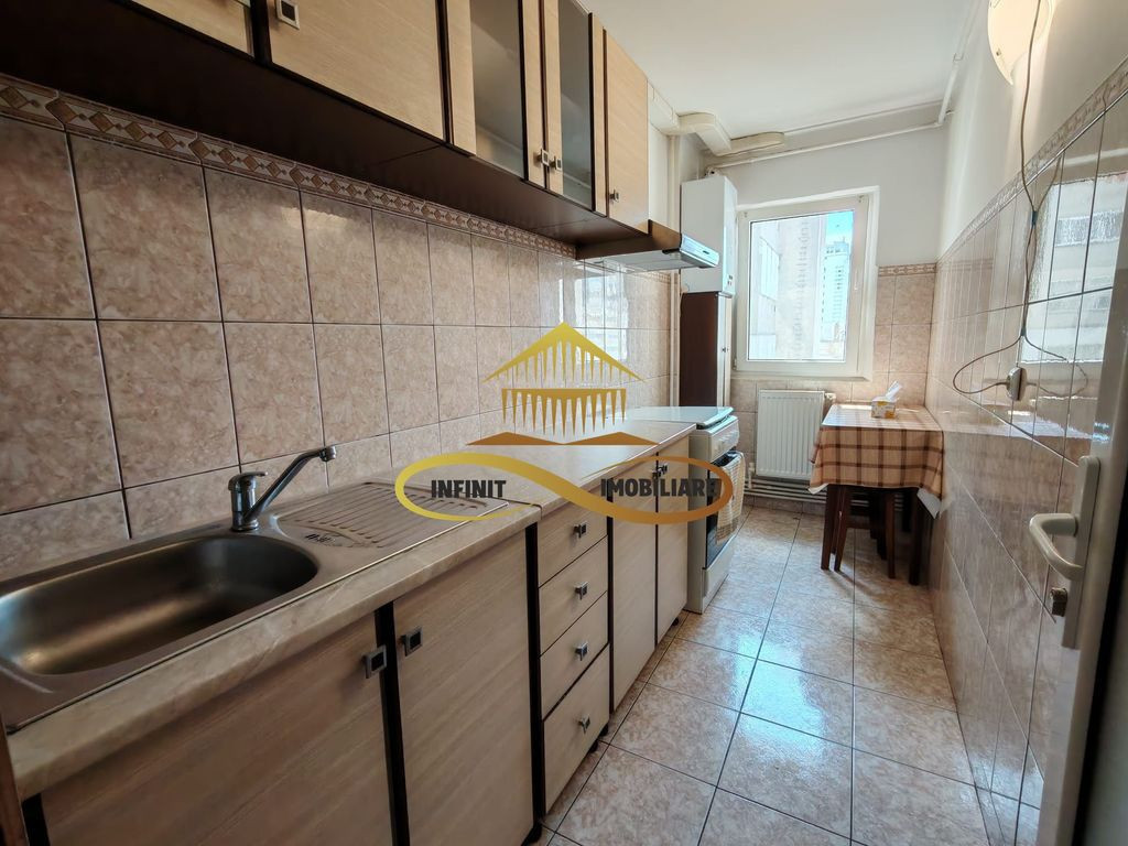 Garsonieră de închiriat în Centru, str. 9 Mai