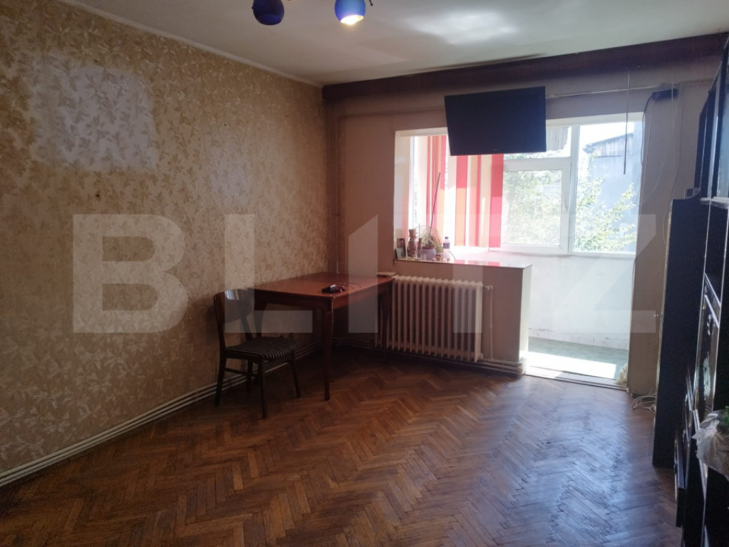 Apartament cu 3 camere, zona Mircea cel Batran