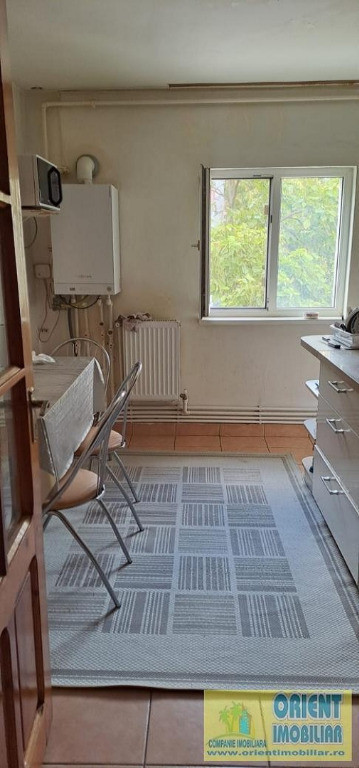 Poarta 6, decomandat, 3 camere, etaj 1, vanzari Constanta