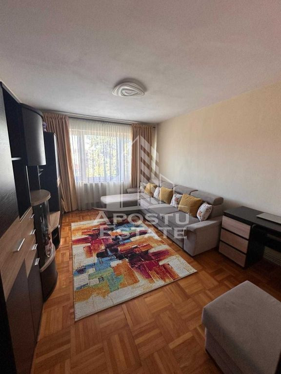 Apartament cu 3 camere, centrala proprie, zona Spitalului...