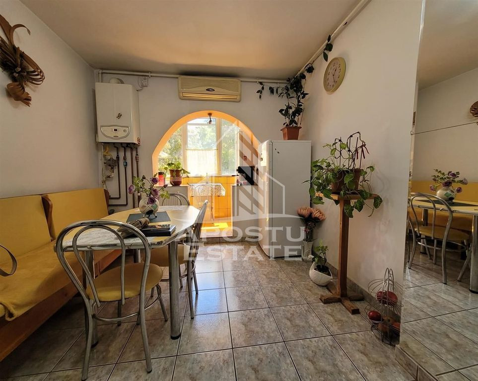 Apartament cu 3 camere, etaj intermediar, centrala propri...