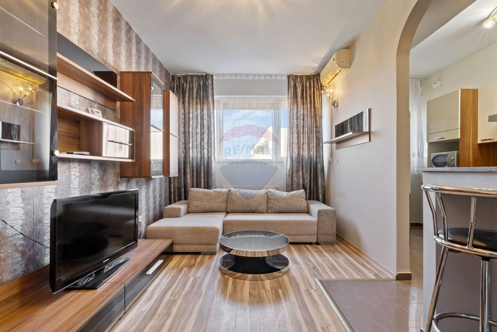 Apartament cu 3 camere de închiriat în zona UTA