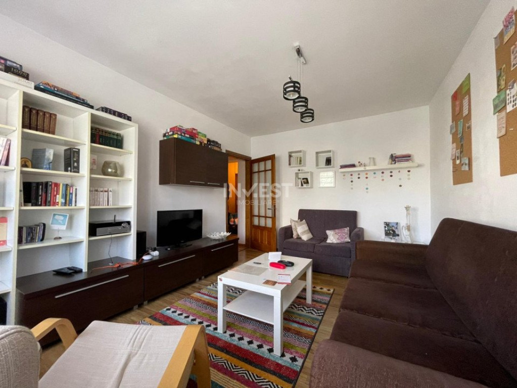 De vanzare! 3 camere, decomandat, zona Pacurari - Alpha Bank