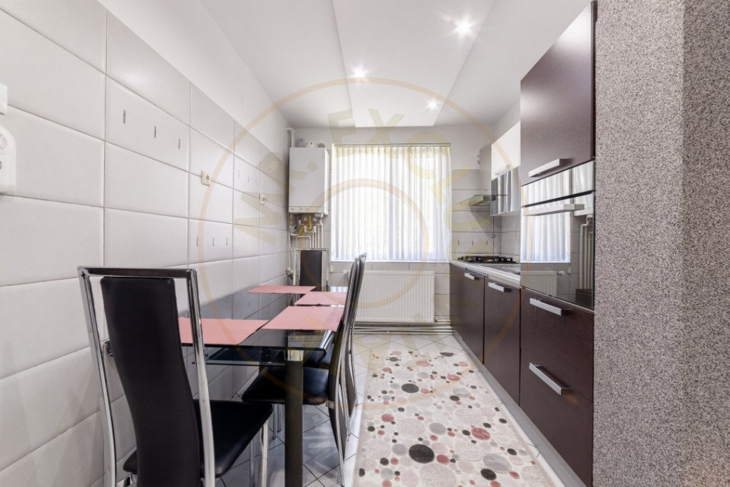 Apartament ultracentral 3 camere -munte- Câmpulung Muscel!