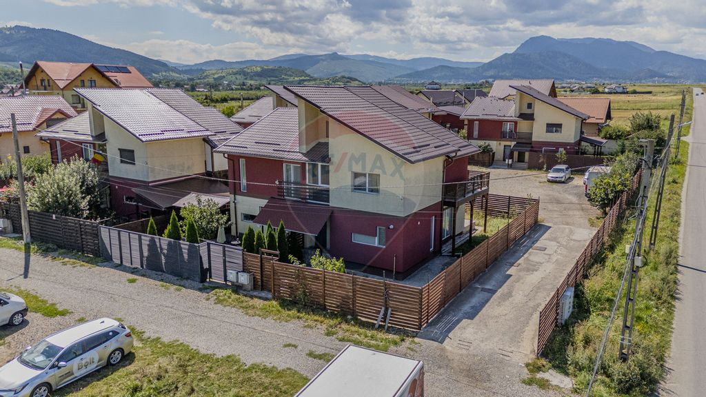 Casă / Vilă cu 4 camere de vânzare