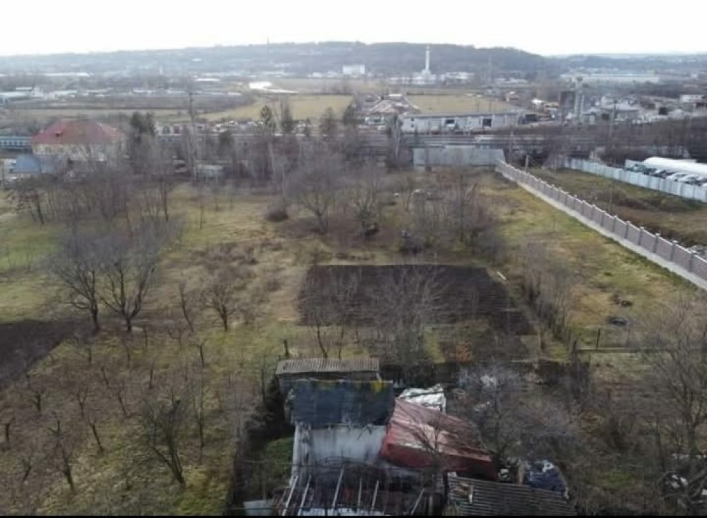 Teren / Casa Batraneasca Zona Burdujeni
