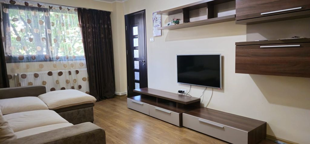 De închiriat apartament cu 2 camere, etajul 1 - Zona Nae...