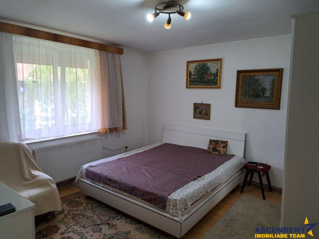 Regim vila, decomandata, cu beci si pod, Tractorul, Brasov