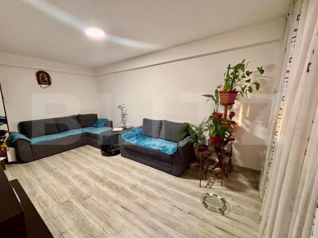 Apartament decomandat, 3 camere, 70mp, zona Piata Valea Rosi