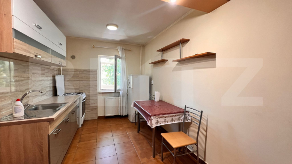 Apartament de 2 camere, decomandat de 55 mp, zona Brazda