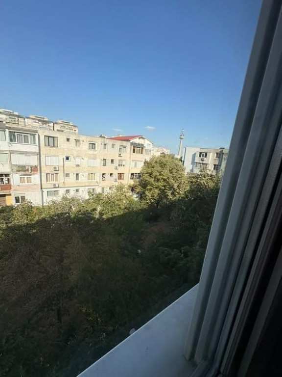 Inchiriez apartament in Micro 19, 2 camere semidecomandat