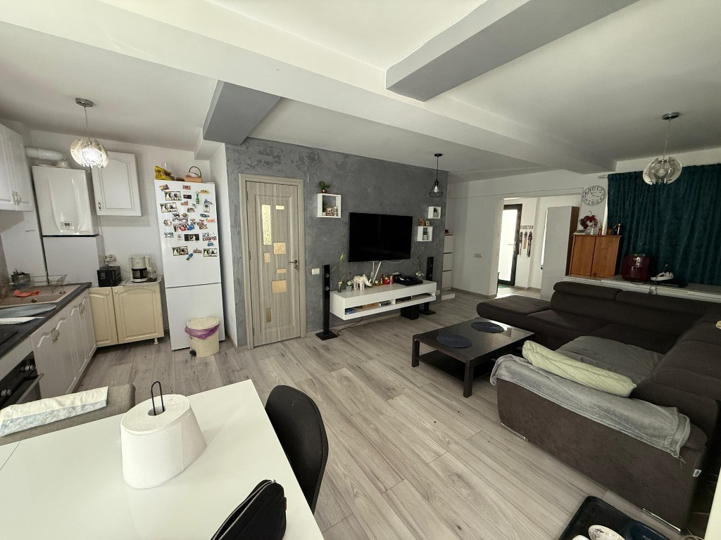 Casă de vânzare - mobilată și utilată – 4 cam- 2 băi