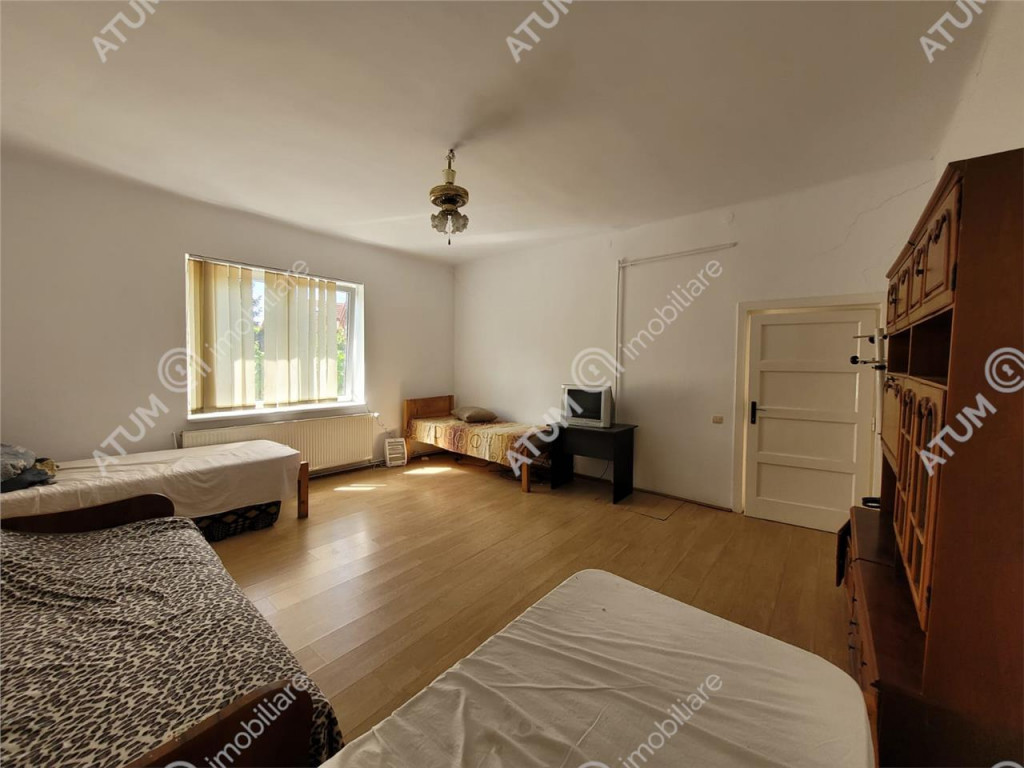 Casa individuala 3 camere 2 bai curte proprie Calea Dumbravi