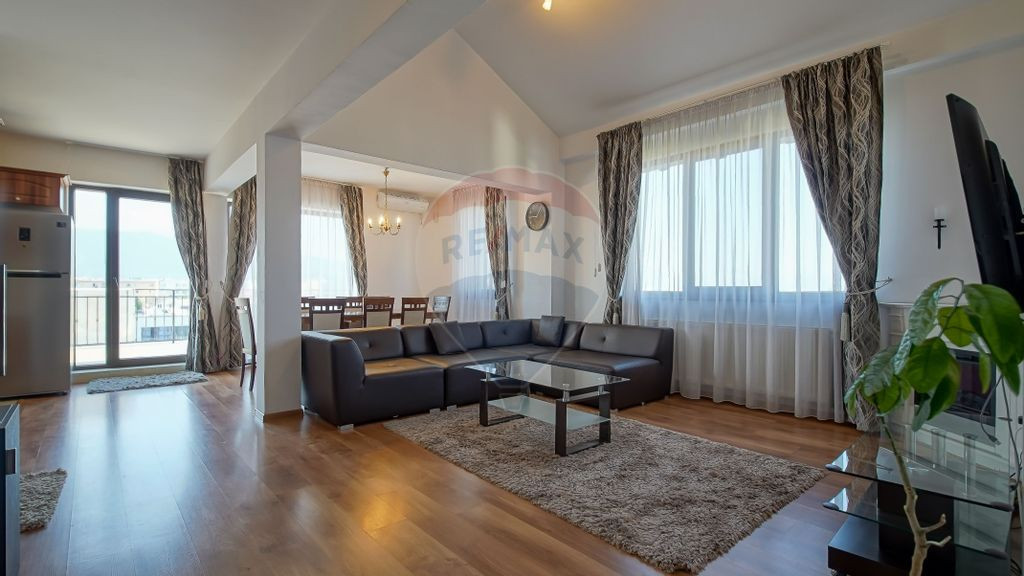 De vanzare penthouse in Tractoru, 3 camere, mobilat si ut...