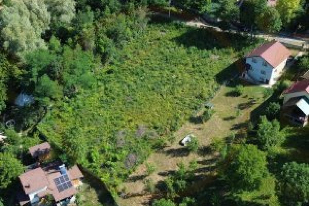 Teren intravilan Cornu de Jos, 1442 mp, toate utilitatile, d