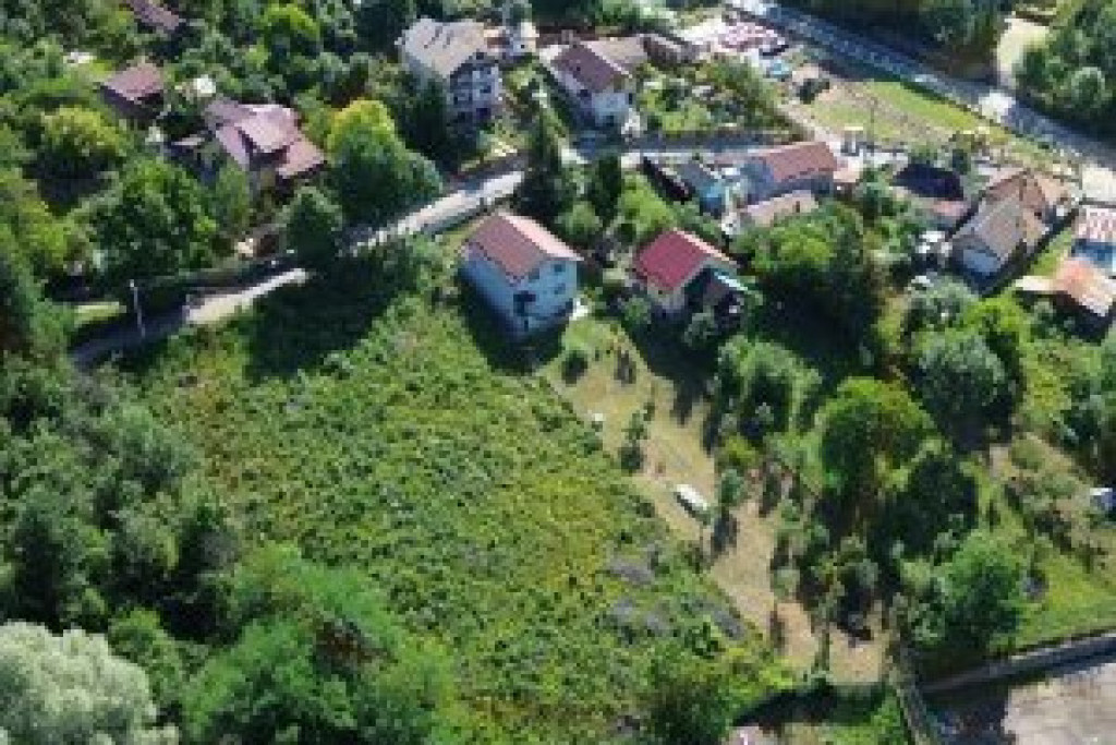 Teren intravilan Cornu de Jos, 1384 mp, toate utilitatile, d