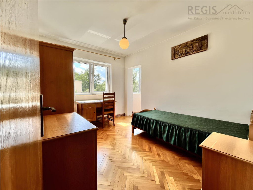 Apartament 4 Camere Decomandat in Tractorul zona Cerna