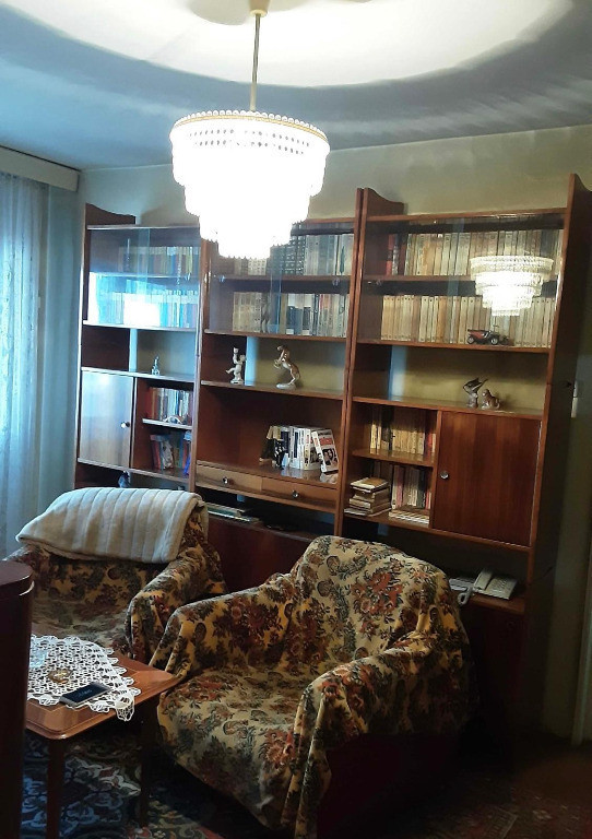 Apartament 2 camere, semidecomandat - zona Garii