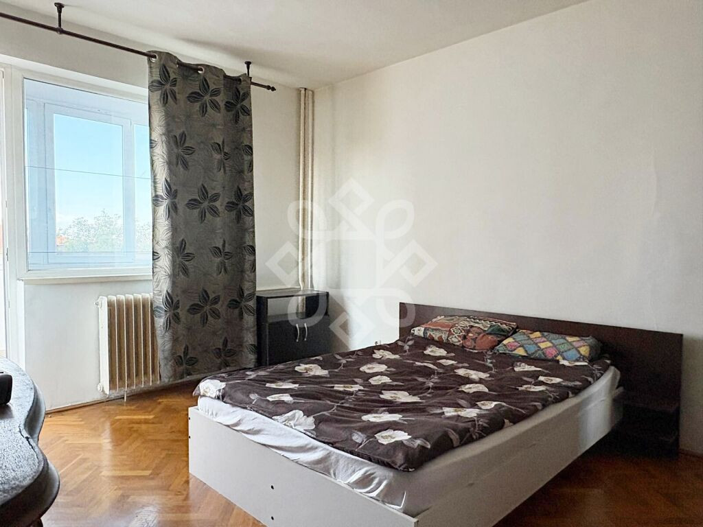 Apartament decomandat cu 3 camere, bd. Magheru Oradea
